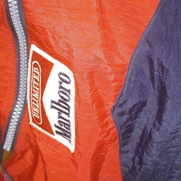 14x10 vintage Marlboro duffel bag with enough space inside and a bonus with all